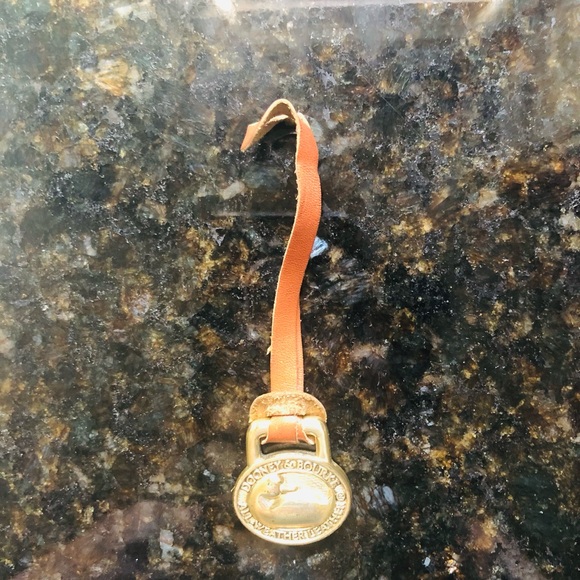 Authentic Vintage Dooney And Bourke Brass Metal Hang Tag - Picture 4 of 4